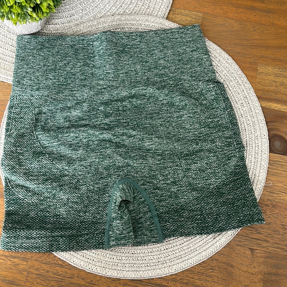 Sports shorts, seamless, push up, size M